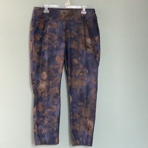 Beautiful Lisette Stretchy Pull-On Jeans with beige flower accent Size 14